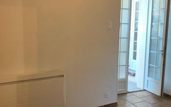 Appartement à louer    2 pièces •  Saint-Julien-les-Rosiers