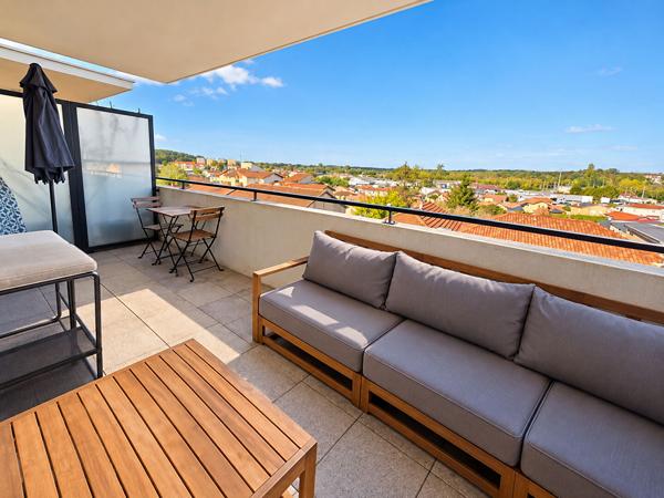 Appartement T2 au dernier étage avec balcon et vue dégagée