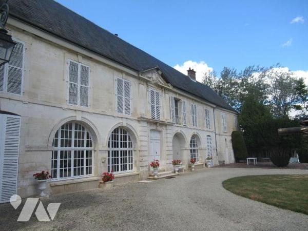  Une opportunité exceptionnelle d'acquérir un lieu chargé d'histoire  dans un écrin de verdure ...