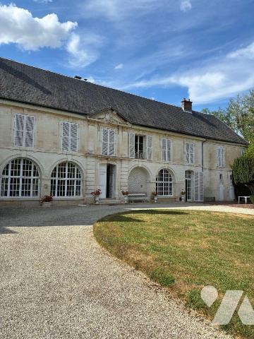  Une opportunité exceptionnelle d'acquérir un lieu chargé d'histoire  dans un écrin de verdure ...