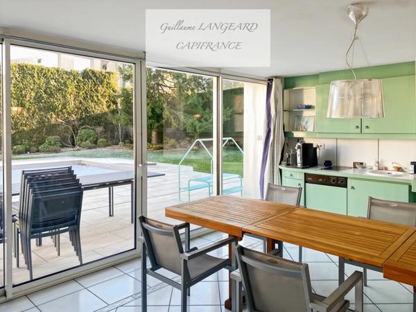 Maison d'exception en centre ville, 364 m2 et 1414 m2 de terrain - OYONNAX (01)