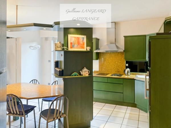 Maison d'exception en centre ville, 364 m2 et 1414 m2 de terrain - OYONNAX (01)