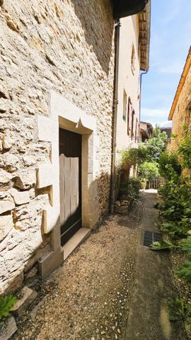 AUTHENTIQUE DEMEURE AVEC GRANGE ET JARDIN Bruniquel