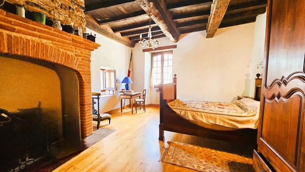 AUTHENTIQUE DEMEURE AVEC GRANGE ET JARDIN Bruniquel