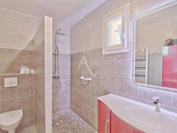 VILLA LUMINEUSE DE PLAIN PIED PISCINE SAINTE TULLE 4 CHAMBRES DE 121.73 m2 AU CALME ABSOLU
