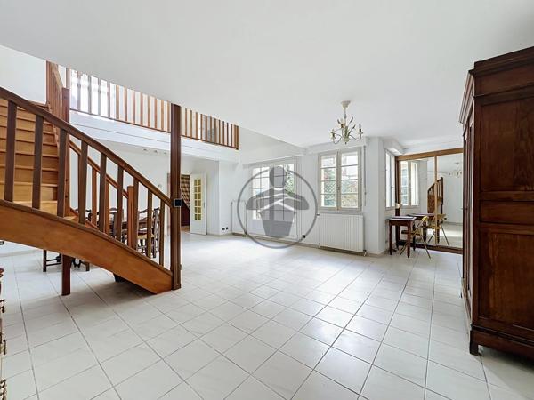Vente                                                      Maison
                        
                     4 pièces                      94 m2                     à Saint-Quentin