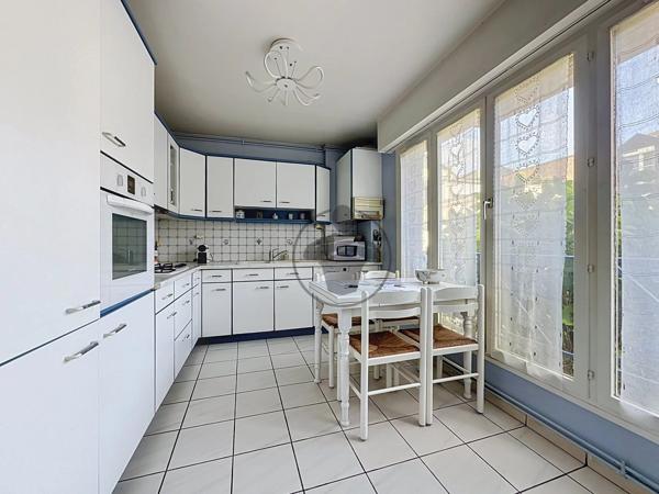 Vente                                                      Maison
                        
                     4 pièces                      94 m2                     à Saint-Quentin