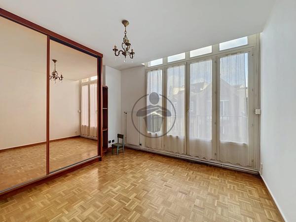 Vente                                                      Maison
                        
                     4 pièces                      94 m2                     à Saint-Quentin