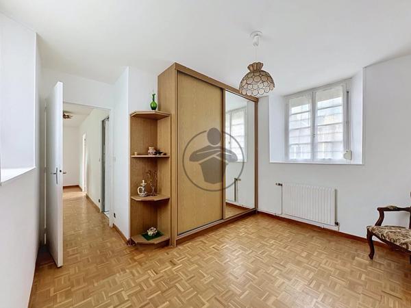 Vente                                                      Maison
                        
                     4 pièces                      94 m2                     à Saint-Quentin