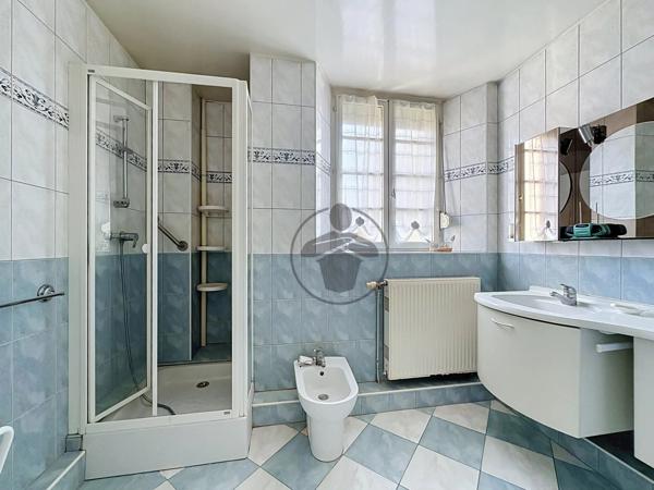 Vente                                                      Maison
                        
                     4 pièces                      94 m2                     à Saint-Quentin
