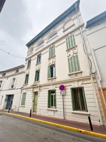 LOCATION NUE A L ANNEE BEAU 2 PIECES - CANNES