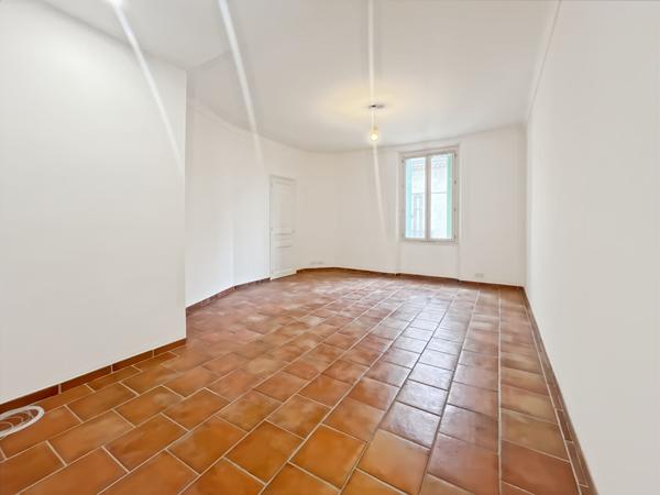 LOCATION NUE A L ANNEE BEAU 2 PIECES - CANNES