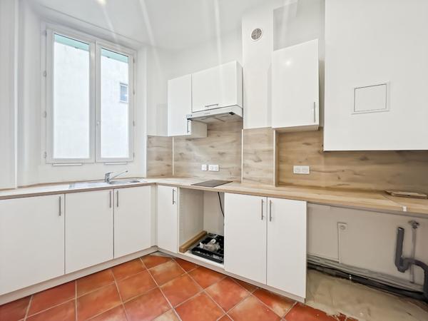 LOCATION NUE A L ANNEE BEAU 2 PIECES - CANNES