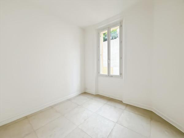 LOCATION NUE A L ANNEE BEAU 2 PIECES - CANNES