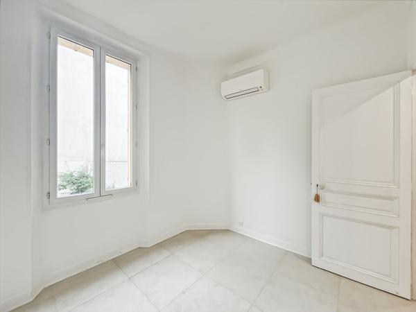 LOCATION NUE A L ANNEE BEAU 2 PIECES - CANNES