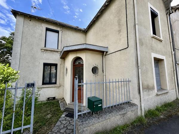 Beautiful 2-Bed Home with Garage, Garden & Parking
