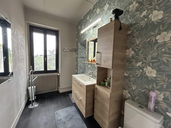 Beautiful 2-Bed Home with Garage, Garden & Parking