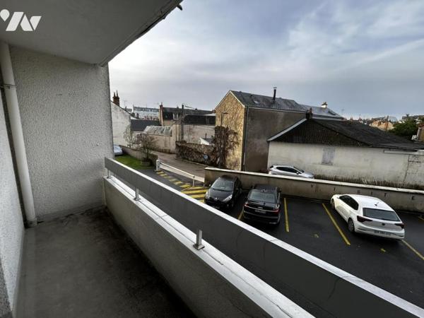 Proche place Dunois, appart F2 avec deux balcons et une place de parking