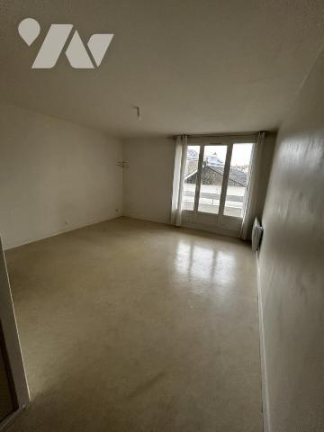 Proche place Dunois, appart F2 avec deux balcons et une place de parking