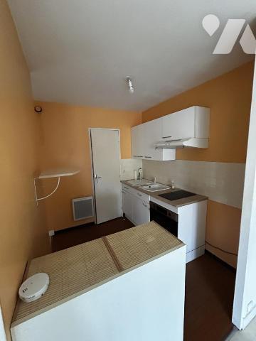 Proche place Dunois, appart F2 avec deux balcons et une place de parking