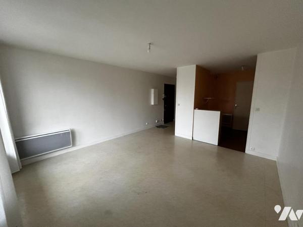 Proche place Dunois, appart F2 avec deux balcons et une place de parking