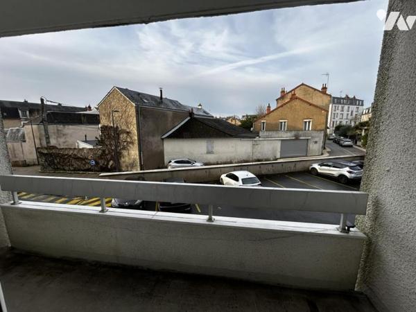Proche place Dunois, appart F2 avec deux balcons et une place de parking