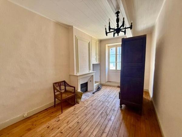 Jegun - Jolie maison de village avec grand garage et possibilité terrasse