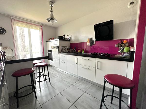 Appartement 3 pièces (82 m²) à vendre à SAINT PRIEST EN JAREZ