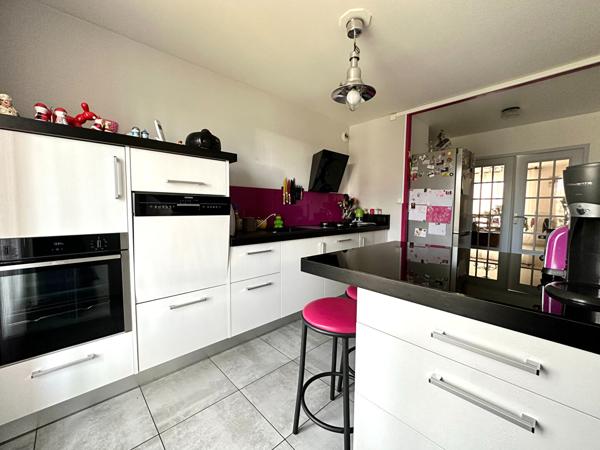 Appartement 3 pièces (82 m²) à vendre à SAINT PRIEST EN JAREZ