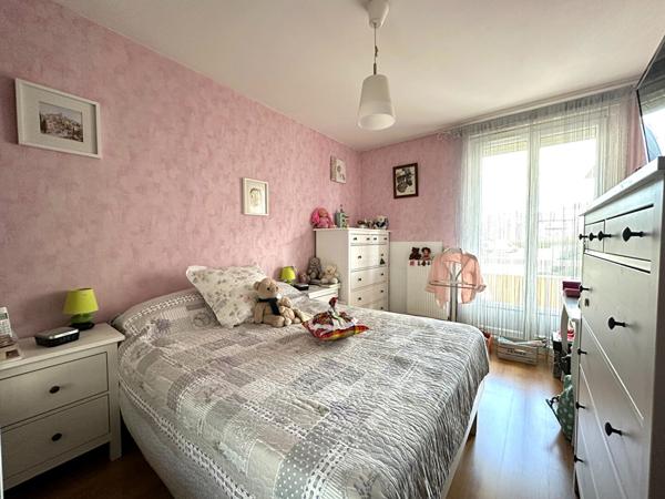 Appartement 3 pièces (82 m²) à vendre à SAINT PRIEST EN JAREZ