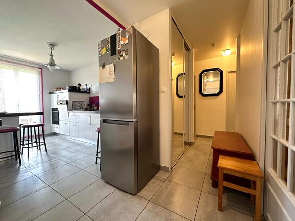 Appartement 3 pièces (82 m²) à vendre à SAINT PRIEST EN JAREZ