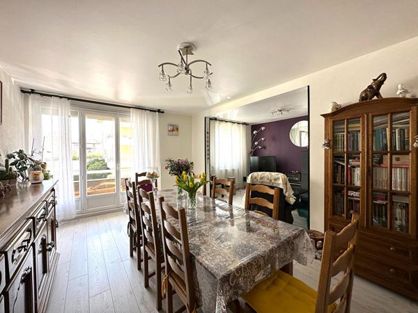 Appartement 3 pièces (82 m²) à vendre à SAINT PRIEST EN JAREZ