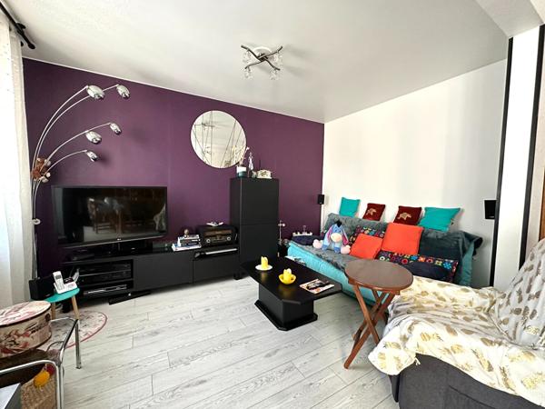 Appartement 3 pièces (82 m²) à vendre à SAINT PRIEST EN JAREZ