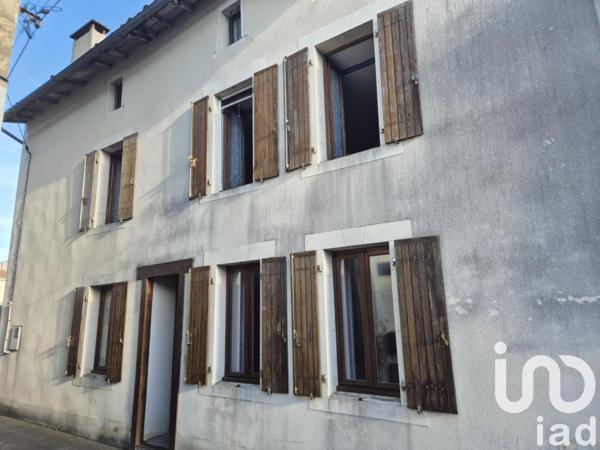 Maison 7 pièces de 165 m² à Aigre (16140)