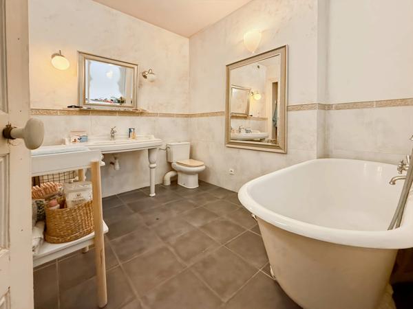 DEPT DE LA VIENNE (86) A VENDRE Maison BOURGEOISE TYPE 8 pièces A CHATELLERAULT (86)