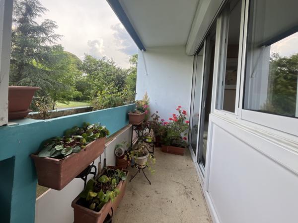 Appartement lumineux avec balcon sur parc arboré – Mérignac