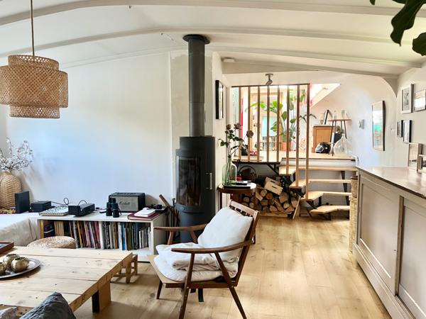 Paris (75012) Grand loft familial avec terrasse panoramique aménagé dans une péniche navigante