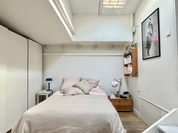 Paris (75012) Grand loft familial avec terrasse panoramique aménagé dans une péniche navigante