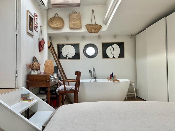 Paris (75012) Grand loft familial avec terrasse panoramique aménagé dans une péniche navigante