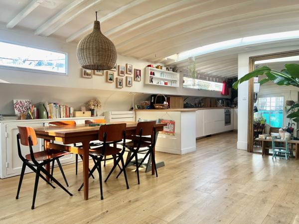 Paris (75012) Grand loft familial avec terrasse panoramique aménagé dans une péniche navigante