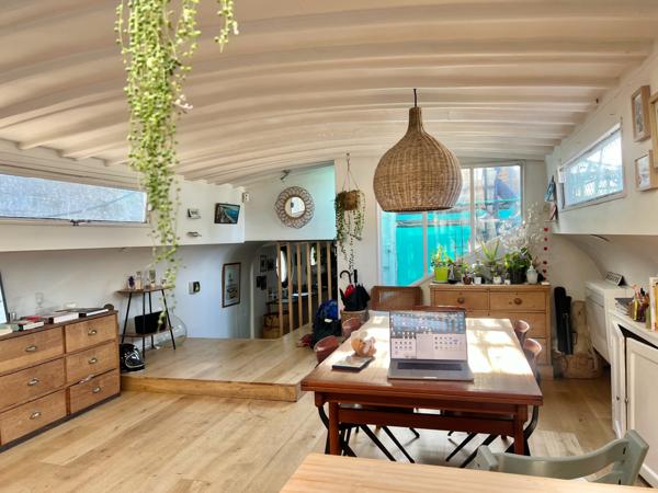Paris (75012) Grand loft familial avec terrasse panoramique aménagé dans une péniche navigante