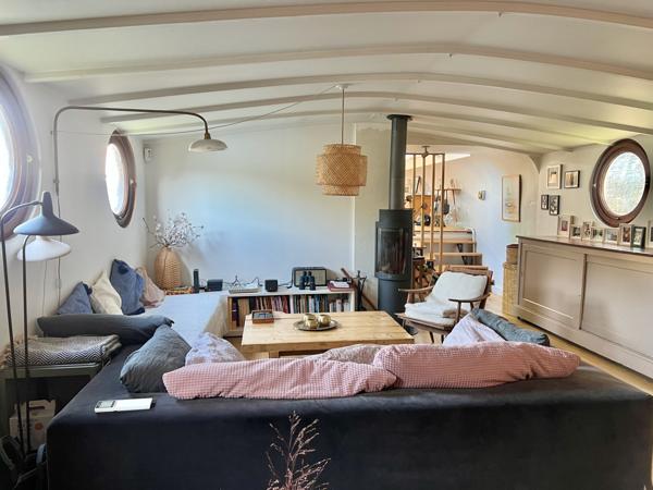 Paris (75012) Grand loft familial avec terrasse panoramique aménagé dans une péniche navigante