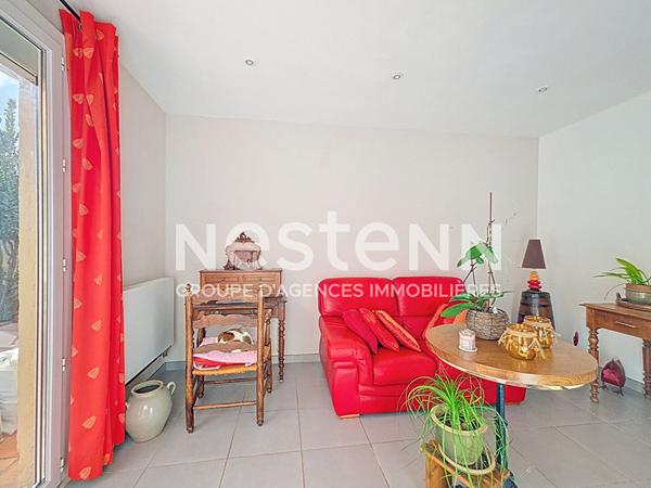 Maison à vendre à Saint-Martin-de-Crau, dans un quartier calme proche du centre.