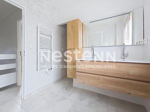 Maison à vendre à Saint-Martin-de-Crau, dans un quartier calme proche du centre.