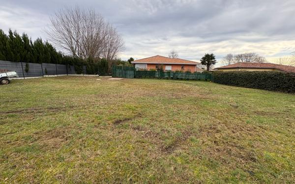 Terrain à vendre    Tosse