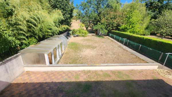 Plain -pied , 2 chambres + bureau, sous sol complet, Jardin sans vis à vis à Fontenay Le Comte