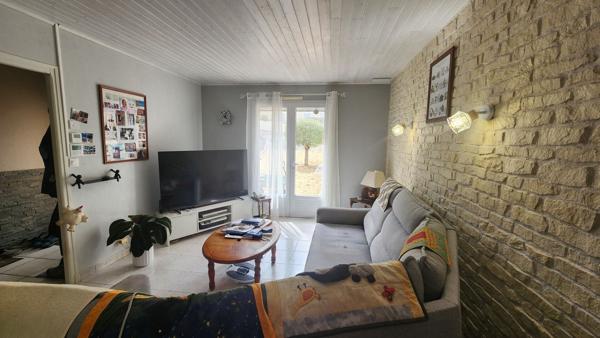 Plain -pied , 2 chambres + bureau, sous sol complet, Jardin sans vis à vis à Fontenay Le Comte