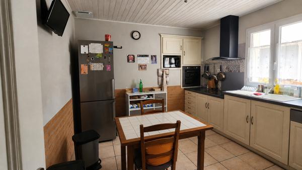 Plain -pied , 2 chambres + bureau, sous sol complet, Jardin sans vis à vis à Fontenay Le Comte