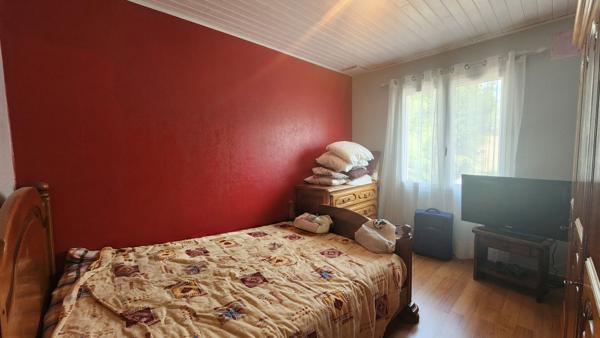 Plain -pied , 2 chambres + bureau, sous sol complet, Jardin sans vis à vis à Fontenay Le Comte