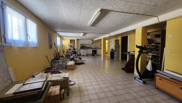 Plain -pied , 2 chambres + bureau, sous sol complet, Jardin sans vis à vis à Fontenay Le Comte